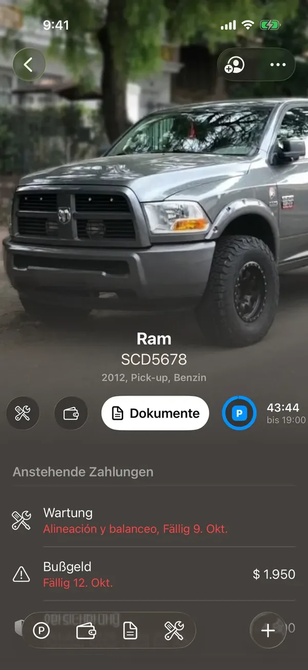 Die Seite eines Fahrzeugs mit Foto, Buttons und anstehenden Zahlungen
