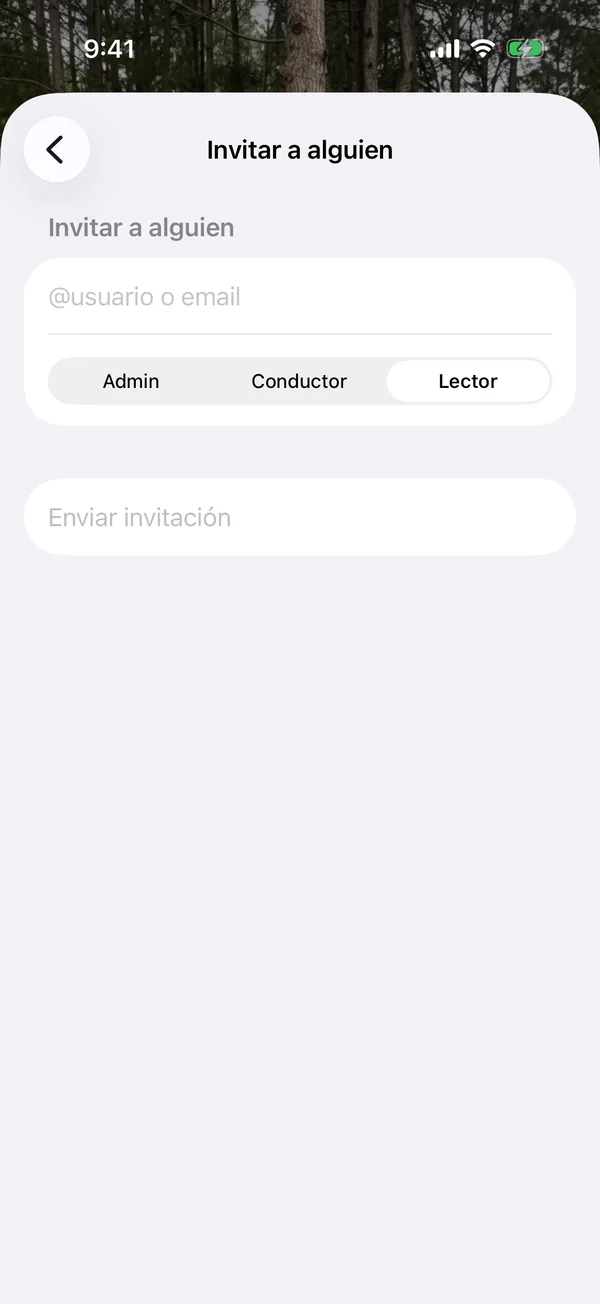 La pantalla Invitar a alguien con el campo de usuario o email y el rol