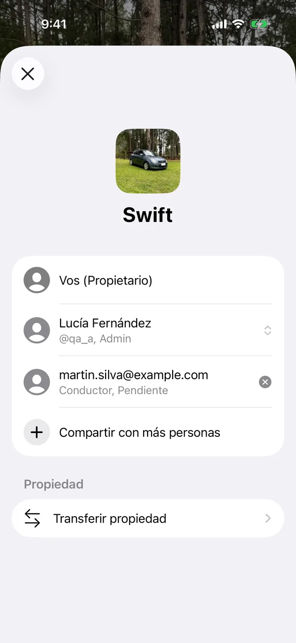 La lista de personas de un vehículo, con un admin y una invitación pendiente