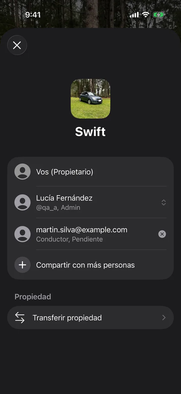 La lista de personas de un vehículo, con un admin y una invitación pendiente