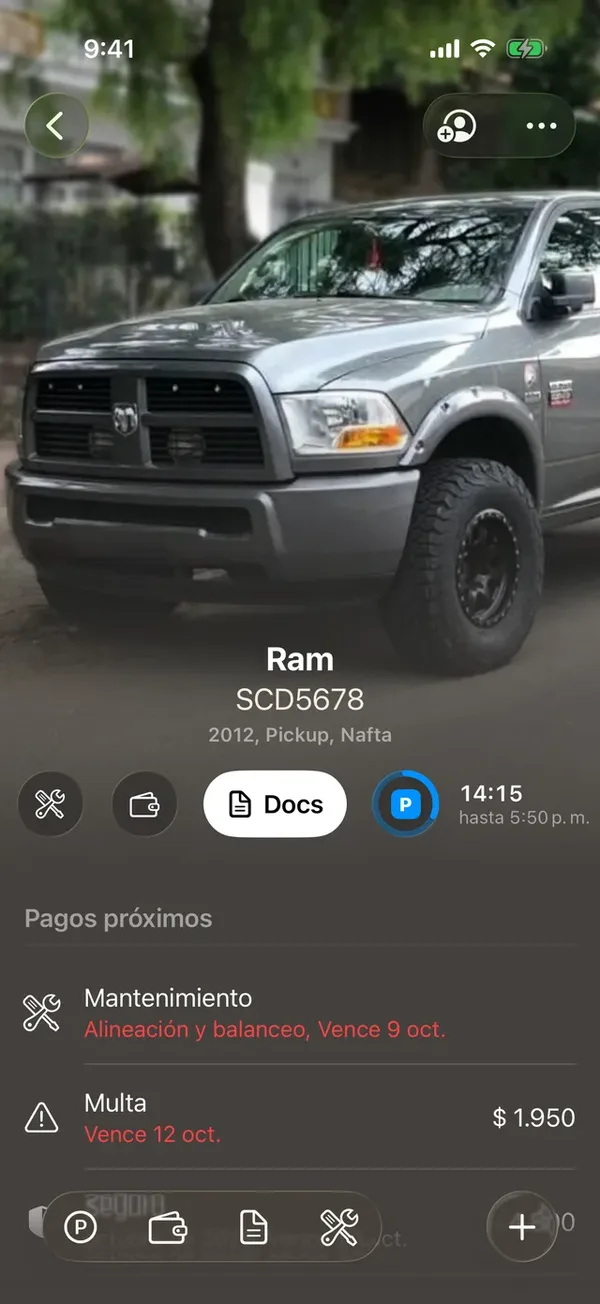 La página de un vehículo, con su foto, sus botones y los pagos próximos