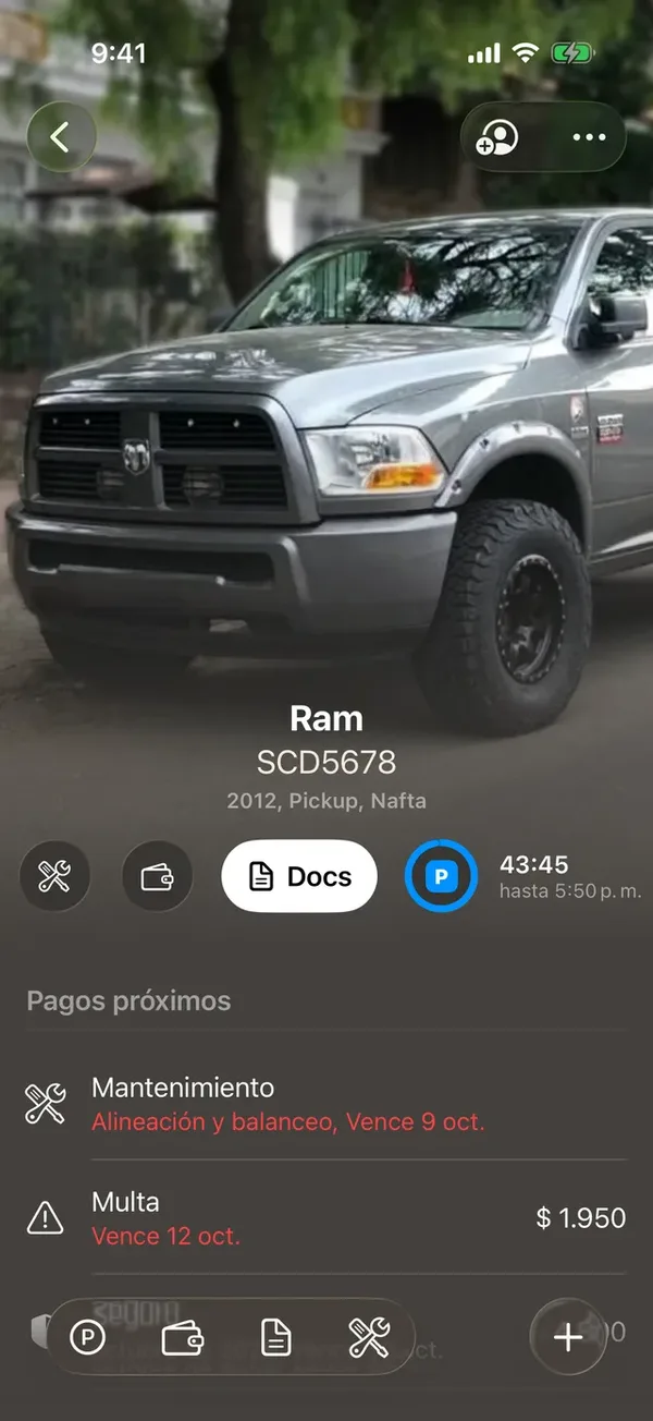 La página de un vehículo, con su foto, sus botones y los pagos próximos
